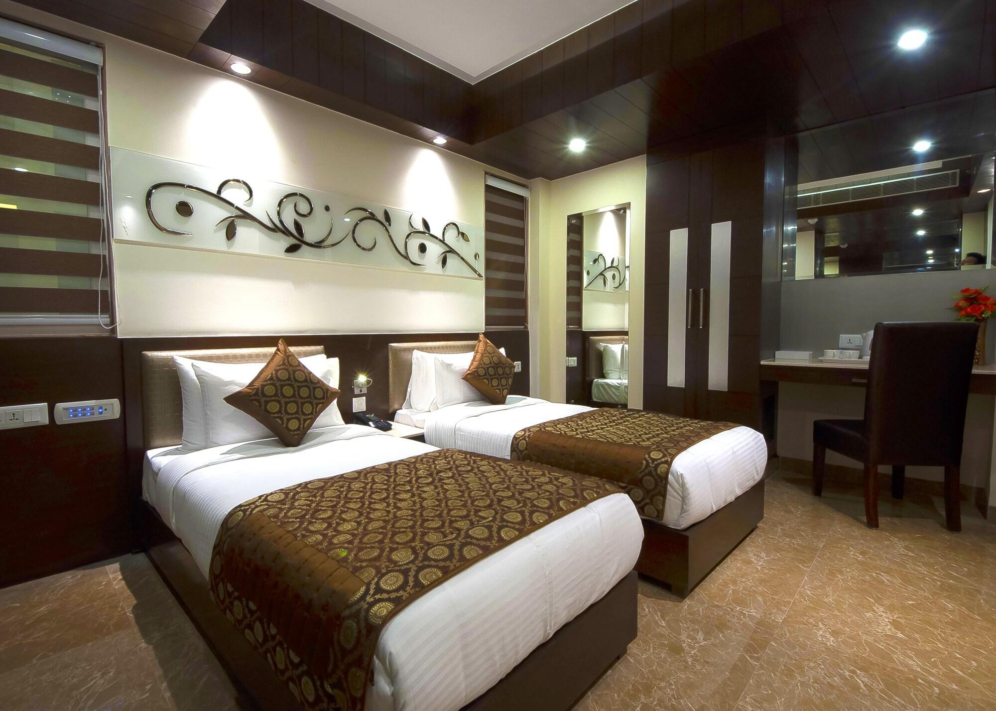 Hotel Golden Grand Delhi  Exterior photo