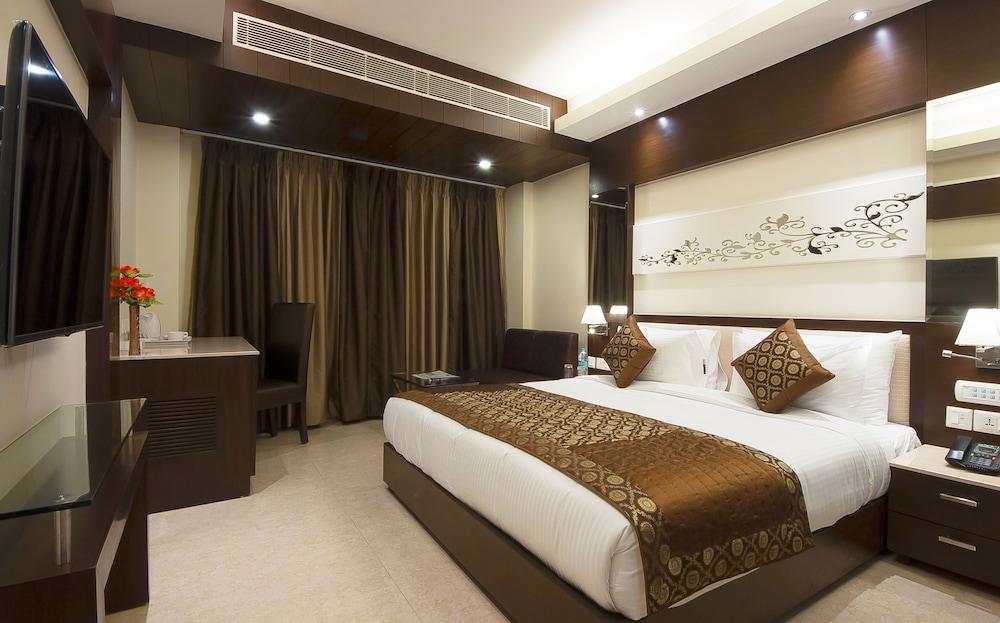 Hotel Golden Grand Delhi  Exterior photo