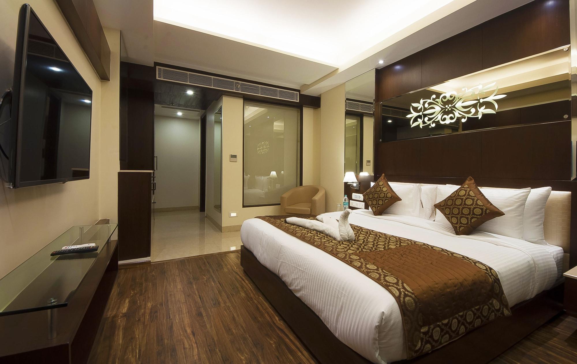 Hotel Golden Grand Delhi  Exterior photo