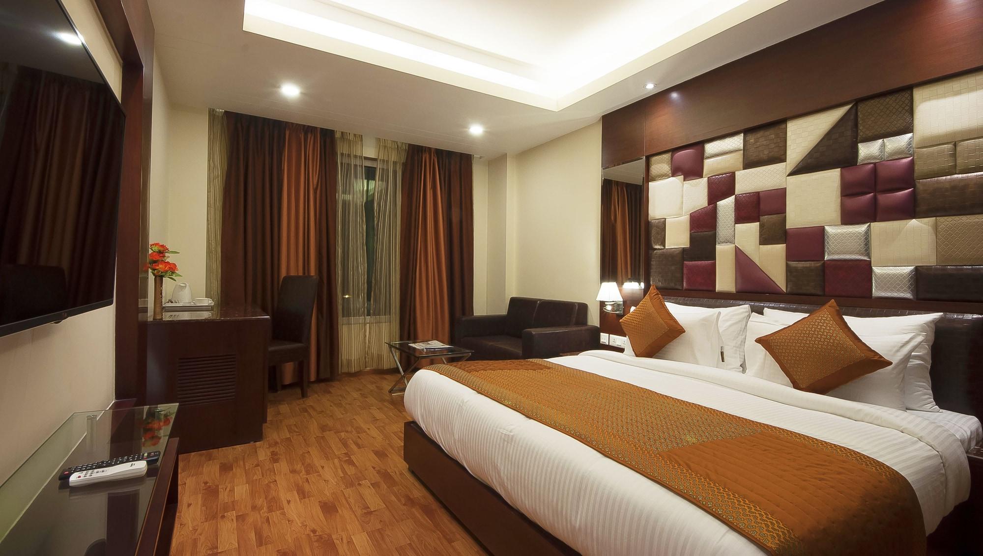 Hotel Golden Grand Delhi  Exterior photo