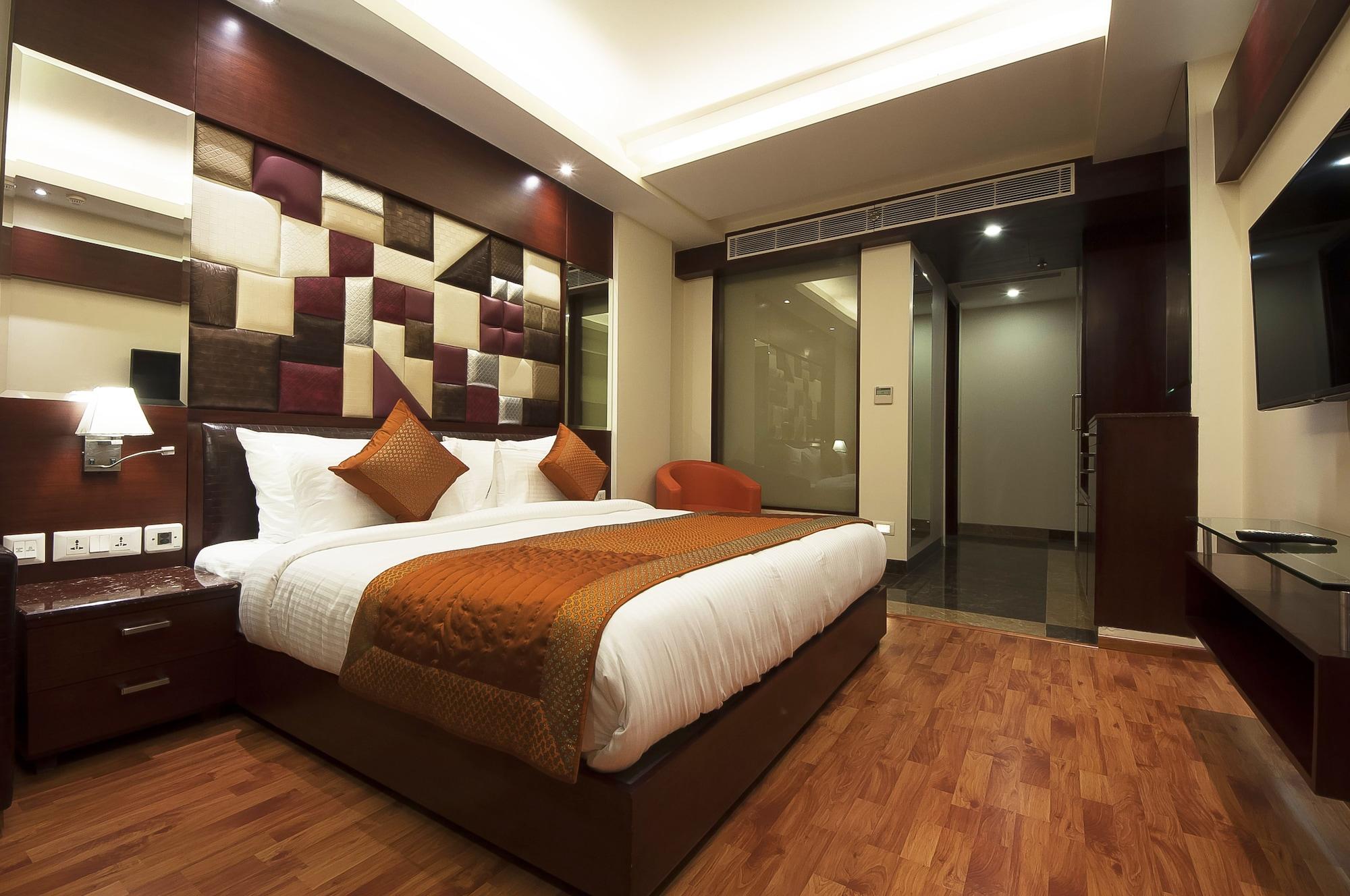 Hotel Golden Grand Delhi  Exterior photo