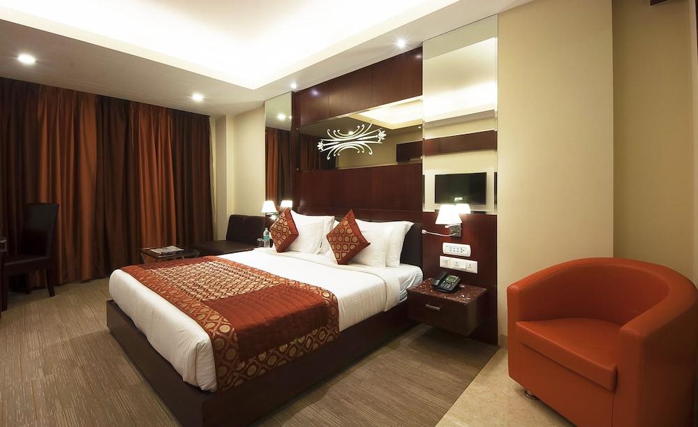 Hotel Golden Grand Delhi  Exterior photo