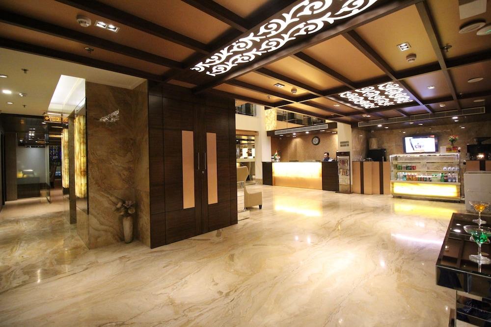 Hotel Golden Grand Delhi  Exterior photo