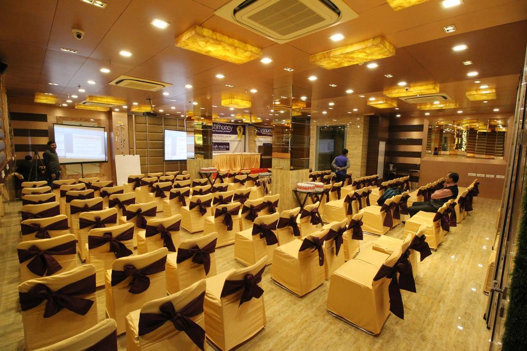 Hotel Golden Grand Delhi  Exterior photo