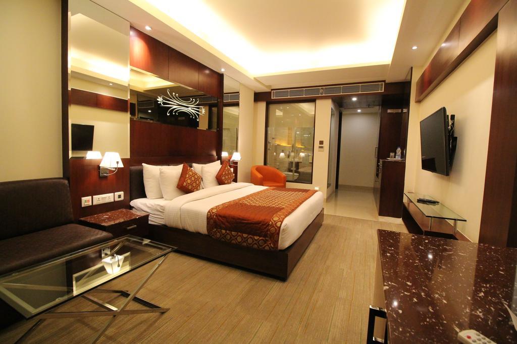 Hotel Golden Grand Delhi  Exterior photo