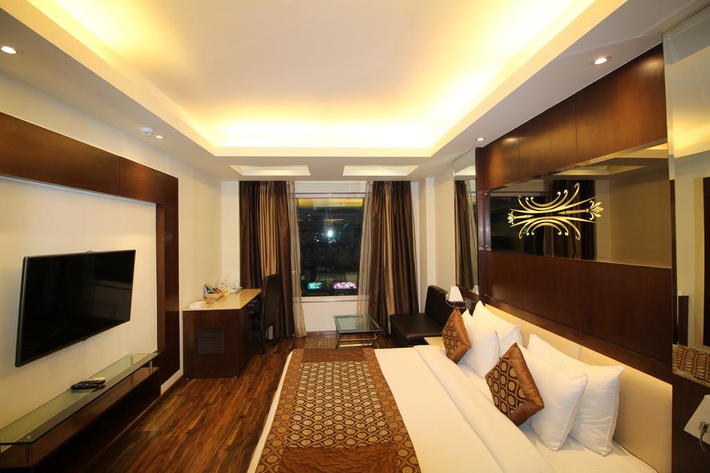 Hotel Golden Grand Delhi  Exterior photo