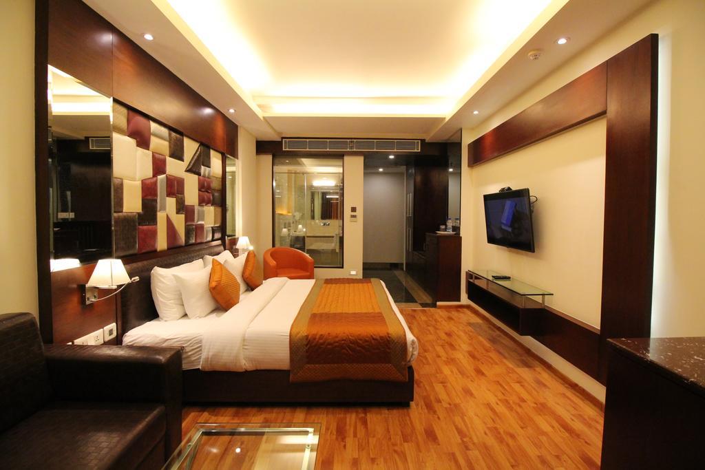 Hotel Golden Grand Delhi  Exterior photo