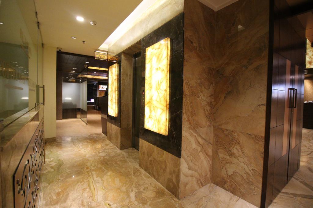 Hotel Golden Grand Delhi  Exterior photo