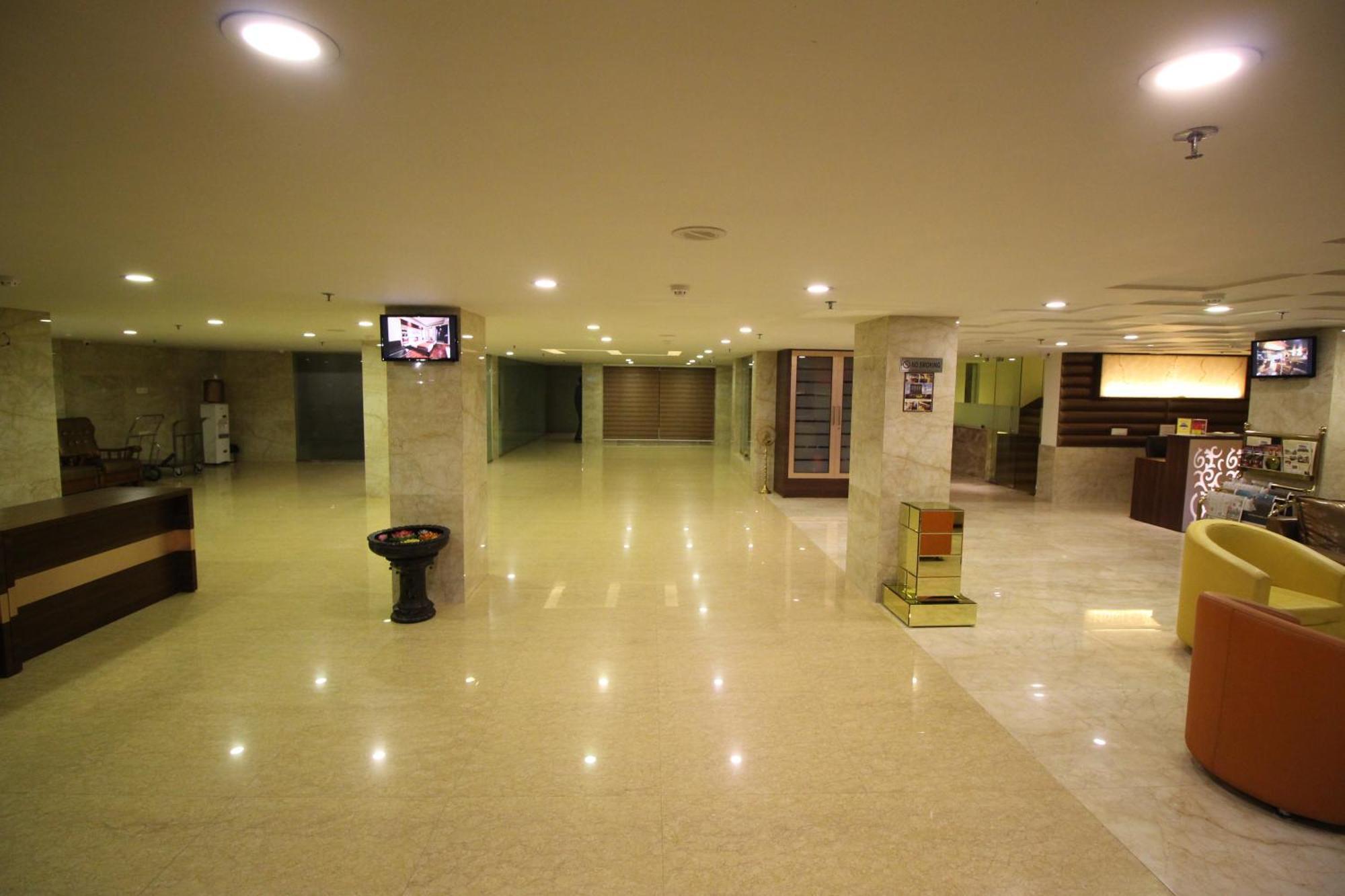 Hotel Golden Grand Delhi  Exterior photo