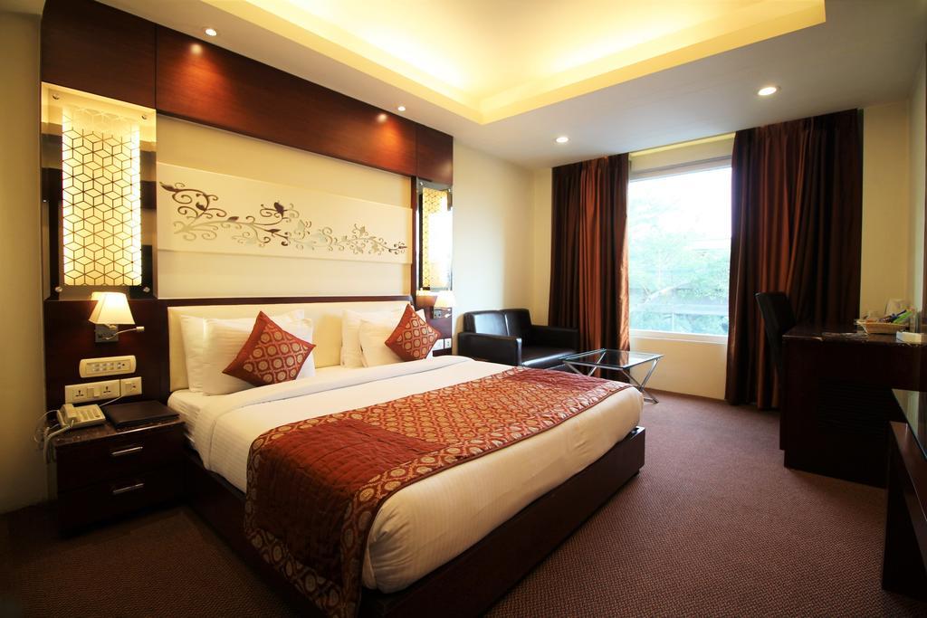 Hotel Golden Grand Delhi  Exterior photo