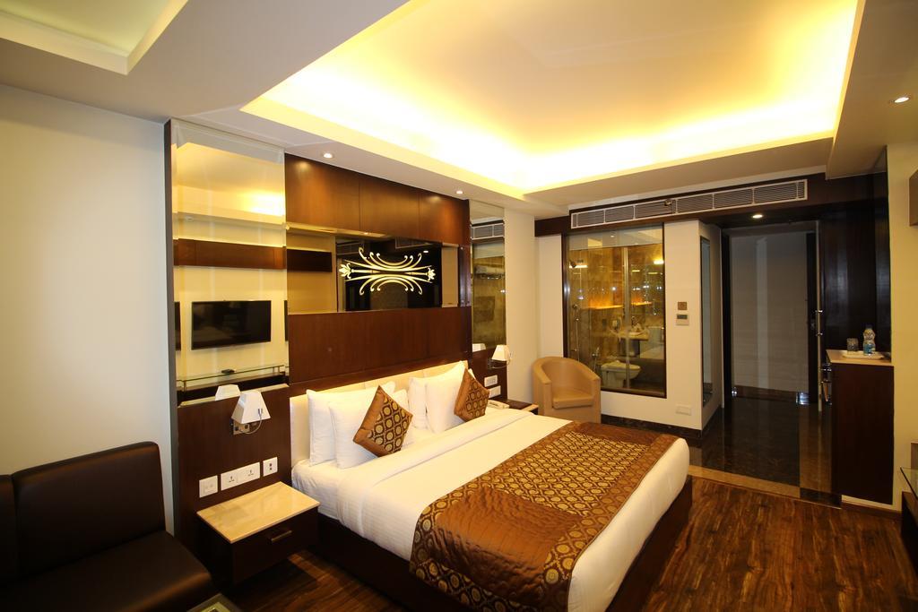 Hotel Golden Grand Delhi  Exterior photo
