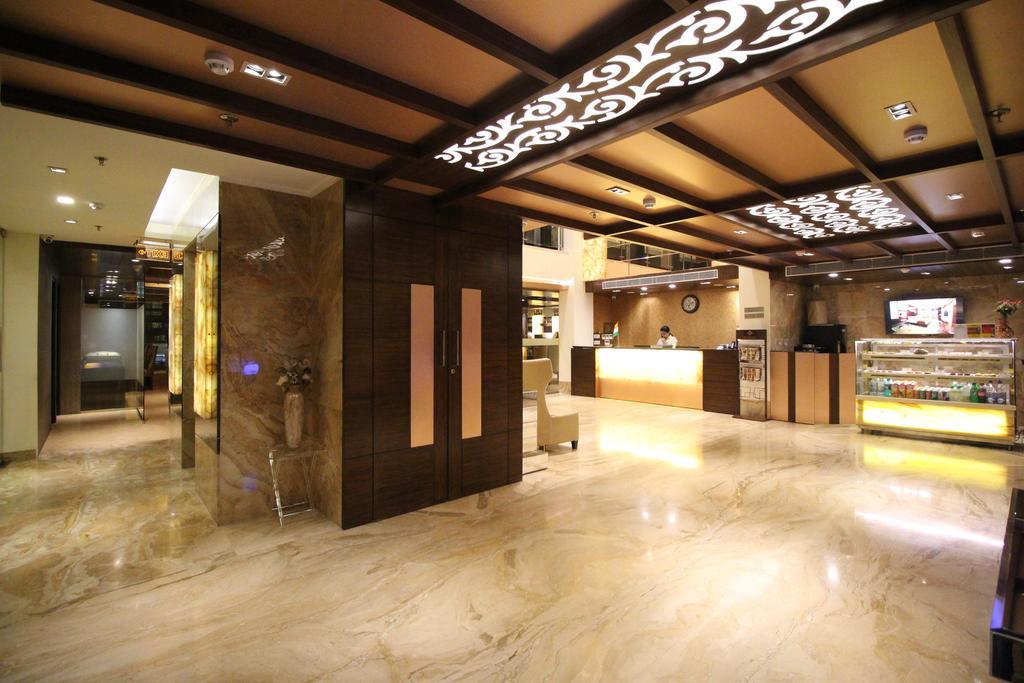 Hotel Golden Grand Delhi  Exterior photo